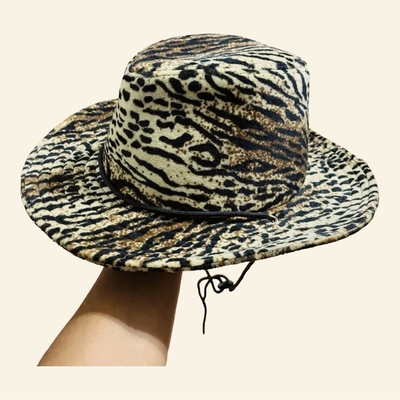 Velvet Cheetah Print Western
Hat With Chin Strap 1990s...vintage - Picture 5 of 9